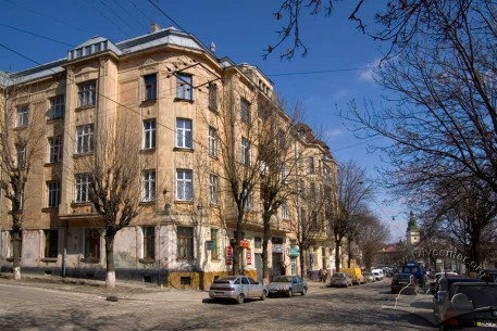Vul. Shevchenka, 24. A view from the east