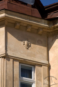 Vul. Shevchenka, 24. Uppermost part of a bay window