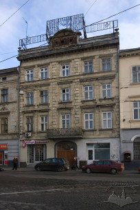Пл. Соборна, 5. Головний фасад будинку