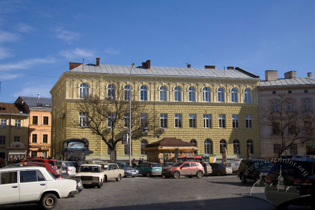 Просп. Шевченка, 9. Головний фасад, вигляд з заходу