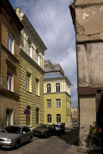 Просп. Шевченка, 9. Вигляд з південної частини вул. Нижанківського