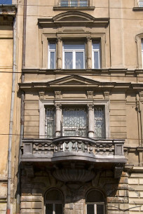 Vul. Lychakivska, 5. A lateral part of the facade (2nd-3rd floors)