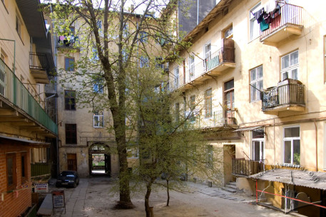 Vul. Lychakivska, 5. The courtyard