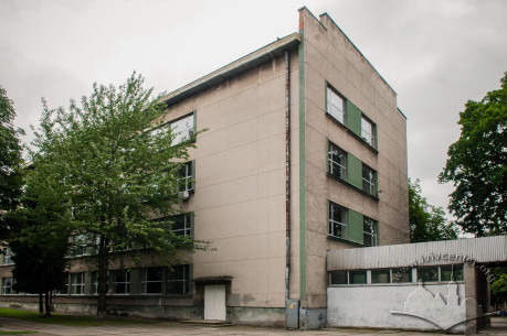 Vul. Bandery, 24. The building's side wing