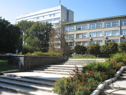 Vul. Bandery, 24. Side wing of the academic building #1 (on the right), and the taller structure of academic building #5. Stairs that lead to the buildings from vul. Karpinskoho