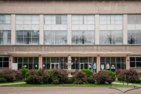 Vul. Bandery, 24. The principal facade with the main entrance