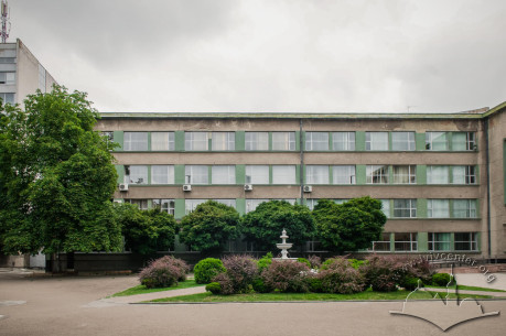 Vul. Bandery, 24. Facade of the buildings side wing