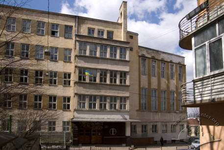 Vul. Tyutyunnykiv, 1. Eastern elevation of the newer school building (constructed in 1934)