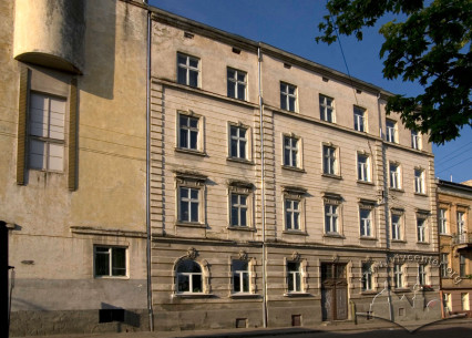 Vul. Tyutyunnykiv, 1. View of the older part of the school building (constructed in 1894)