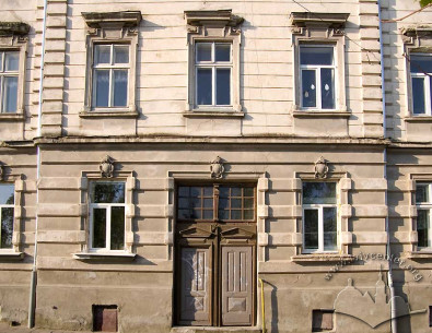 Vul. Tyutyunnykiv, 1. Part of the school building constructed in 1894 with the entrance