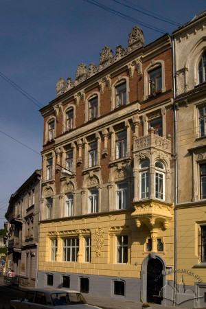 Вул. Дудаєва, 9 – колишній будинок Політехнічного товариства
