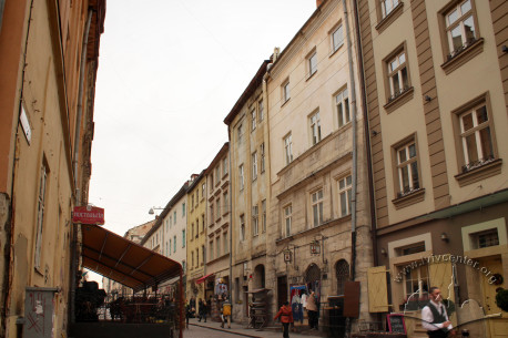 Vul. Serbska, a view towards pl. Rynok. Buildings no. 1-11 (from left to right)
