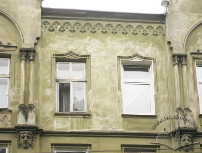 Vul. Vitovskoho, 31. Fragment of the main facade (4th floor)