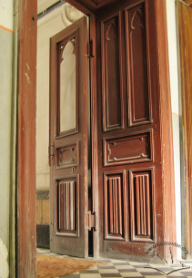 Vul. Vitovskoho, 31. Neogothic doors on the building's 1st (ground) floor