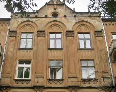 Vul. Vitovskoho, 33. The main facade (fragment)