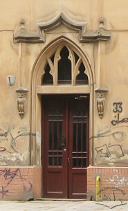 Vul. Vitovskoho, 33. The main portal/ entrance