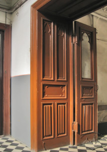 Vul. Vitovskoho, 33. Neogothic doors on the 1st (ground) floor