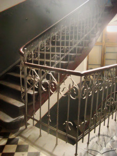 Vul. Vitovskoho, 33. Iron handrails of the staircase