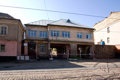 Вул. Хмельницького, 88. Вхід на територію хлібокомбінату