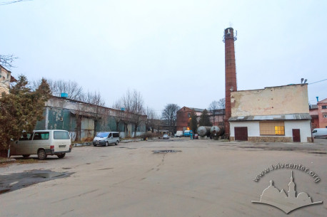 Вул. Хмельницького, 114. Подвір'я заводу