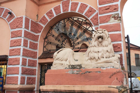 Вул. Хмельницького, 114.