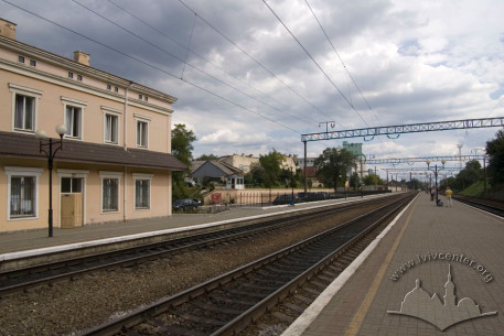 Вул. Огіркова, 2. Станція "Підзамче"