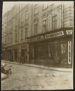 Фотографія вітрини 1937 року
