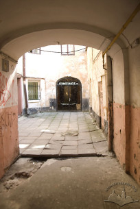 Вул. Галицька, 15. Вигляд із сіней на внутрішнє подвір'я