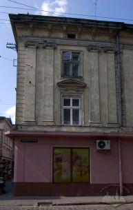 Вул. Галицька, 17. Фрагмент фасаду з боку вул. Братів Рогатинців