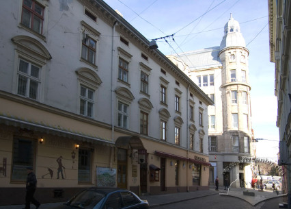 Vul. Halytska, 18. Lateral facade as seen from the western part of vul. Valova