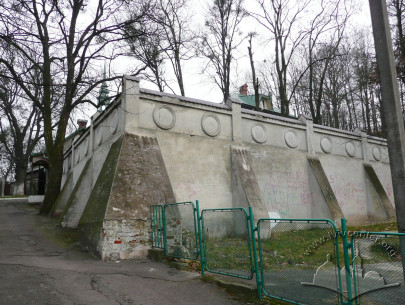 Vul. Dovbusha, 24. Retaining wall