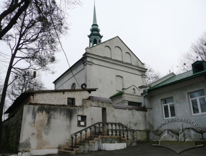 Vul. Dovbusha, 24. Entrance to the church