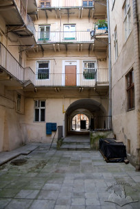 Vul. Virmenska, 25. Courtyard
