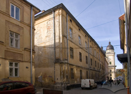 Vul. Lesi Ukrainky, 10. A view from the northeast