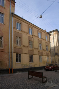 Vul. Lesi Ukrainky, 12. The main facade (formerly a rear one)