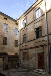 Vul. Lesi Ukrainky, 12. View from the courtyard
