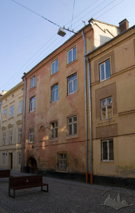Vul. Lesi Ukrainky, 14. A side view of the main facade