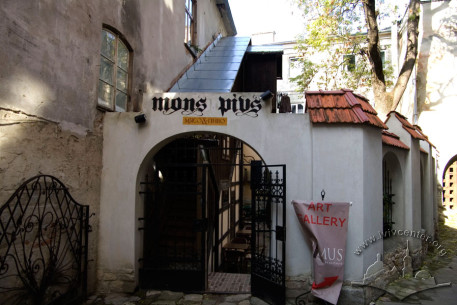 Vul. Lesi Ukrainky, 14. Courtyard