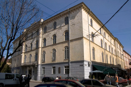 Vul. Teatralna, 22. The building as seen from southwest