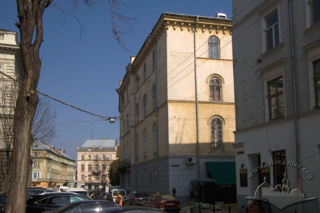Vul. Teatralna, 22. A view from the south