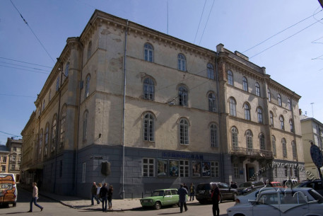 Vul. Teatralna, 22. A view of the main facade