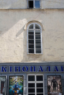 Vul. Teatralna, 22. A 2nd floor window