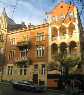 Vul. Heroyiv Maidanu, 4. The main facade