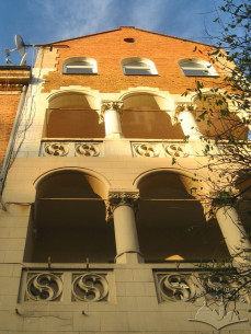 Vul. Heroyiv Maidanu, 4. Part of the main facade with loggias