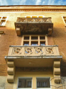Vul. Heroyiv Maidanu, 4. Balconies on the main facade