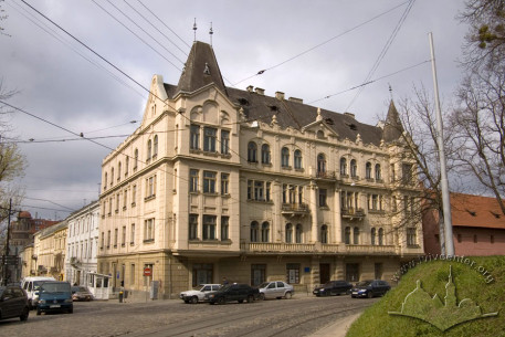 Vul. Pidvalna, 3. An overall view from the corner of Valova, Pidvalna and Vynnychenka streets