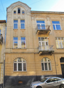 Vul. Tarnavskoho, 25. Part of the facade