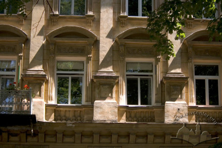 Vul. Vynnychenka, 26. 3rd floor windows