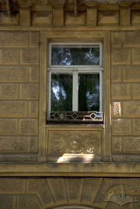 Vul. Vynnychenka, 26. A 2nd floor window