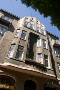 Vul. Kovzhuna, 4. Bay windows